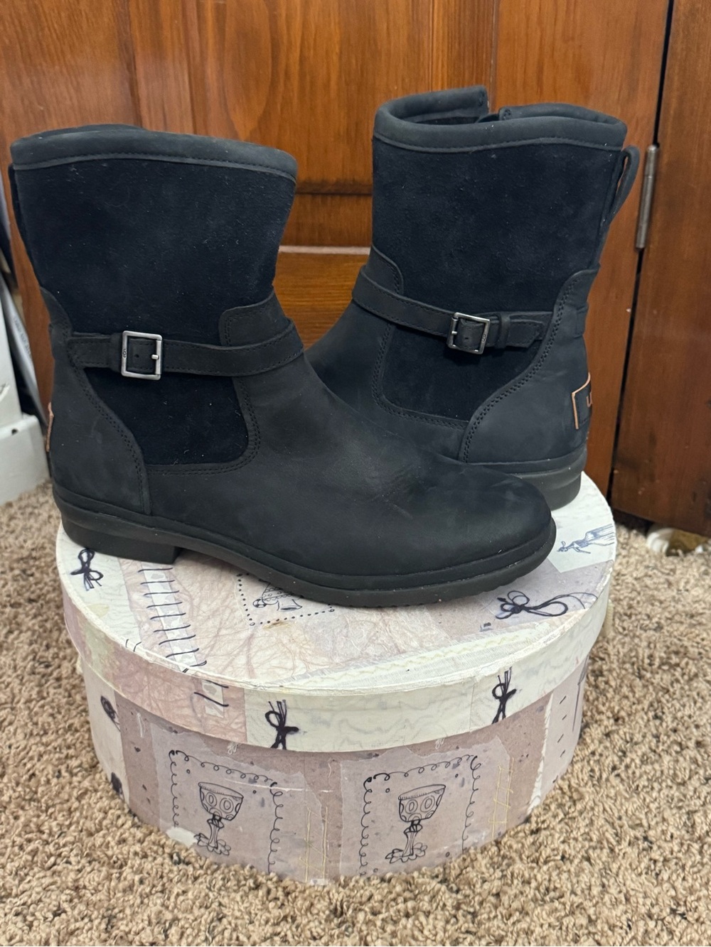Ugg Zemira Black Suede Sherpa lined Boots Women's 8 Bikercore